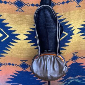 Vintage 70s/80s Faux Leather Double Strap Shoulder Bag Purse. Kisslock Closure.